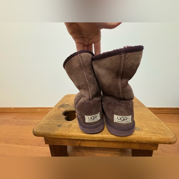 UGG Classic Short Boot - Picture 1 of 6